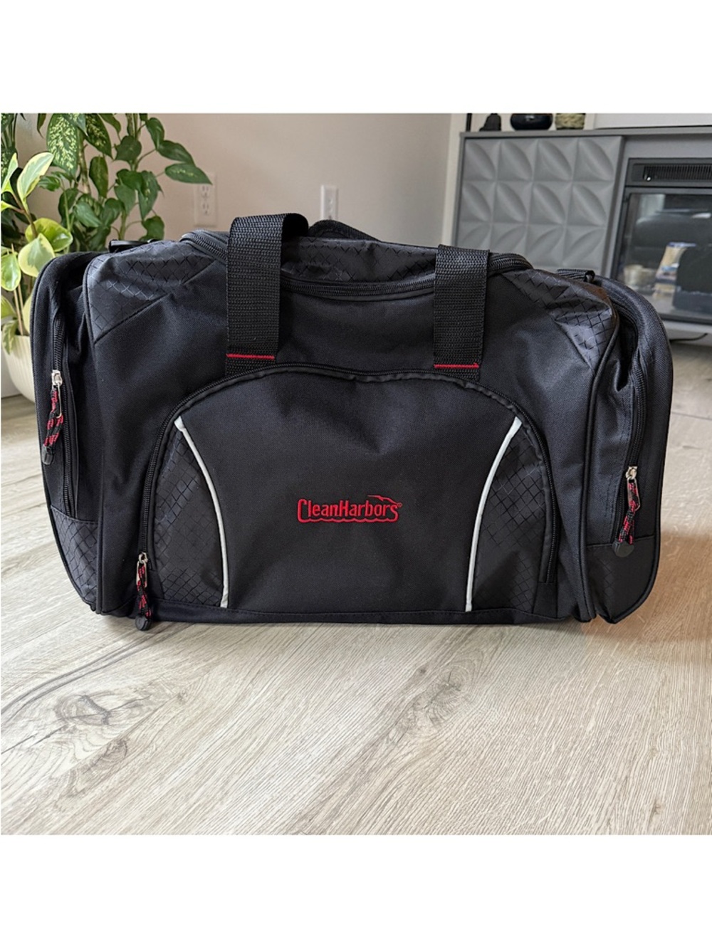 Leeds Triton Weekender 24" Carry-All Duffel Bag Black Unisex Carryon Luggage